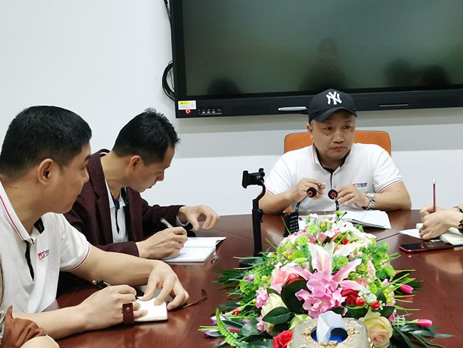 根據安全生產例會制度，召開3月份的安檢門工廠安全生產會議