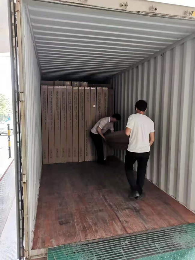 齊心協力出安檢門貨 每車都穩穩當當