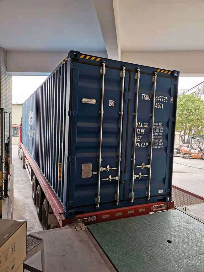 齊心協力出安檢門貨 每車都穩穩當當
