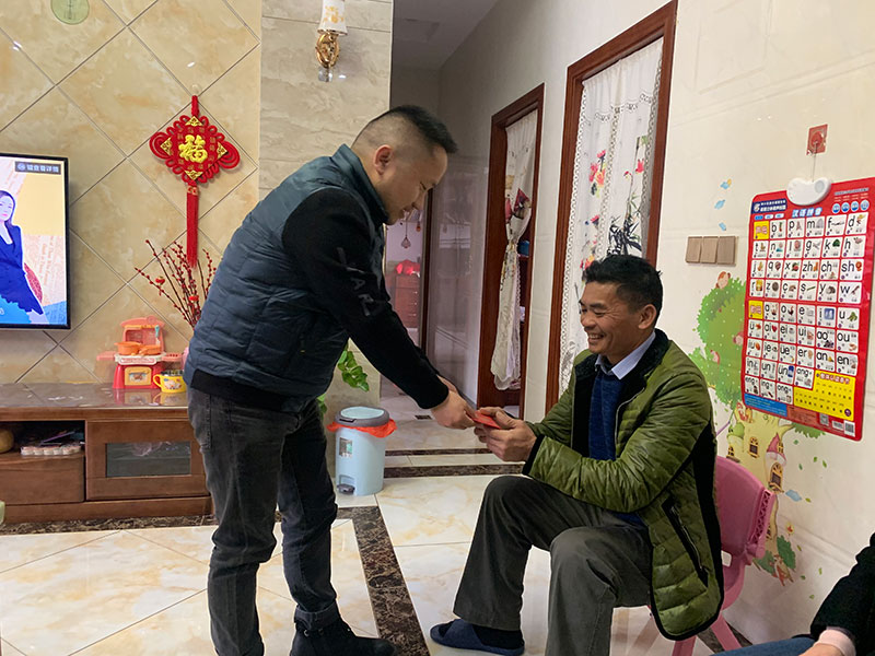 關(guān)愛員工家庭 慰問員工家屬行動
