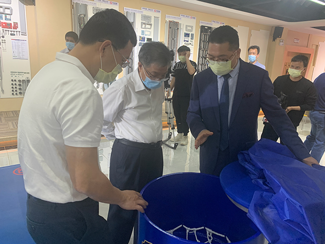 廣東省省工信廳廳長  涂高坤 廣東省工業(yè)和信息化廳巡視員 李向明 廣東省省經(jīng)濟(jì)和信息化委技術(shù)改造投資處處長王陳佳 河源市副市長 劉東豪 市政府副秘書長 馮偉斌 河源市源城區(qū)委常委、區(qū)人民政府常務(wù)副區(qū)長  繆允東 還有繆允東、鄒勇兵、肖振宇 等一班省市領(lǐng)導(dǎo)蒞臨中安諧指導(dǎo)工作及舉行授信儀式