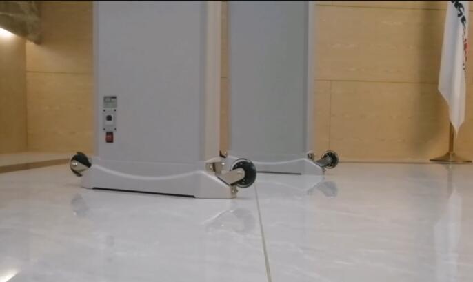 帶輪子安檢門視頻下載