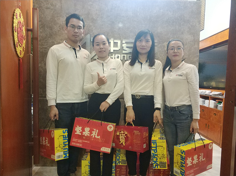 發放慶祝新年福利
