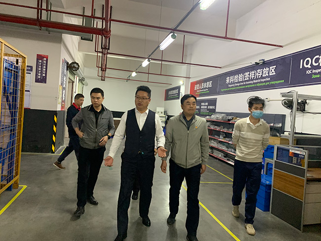 龍嶺工業園區領導歐陽書記(右二)蒞臨中安諧河源工廠視察