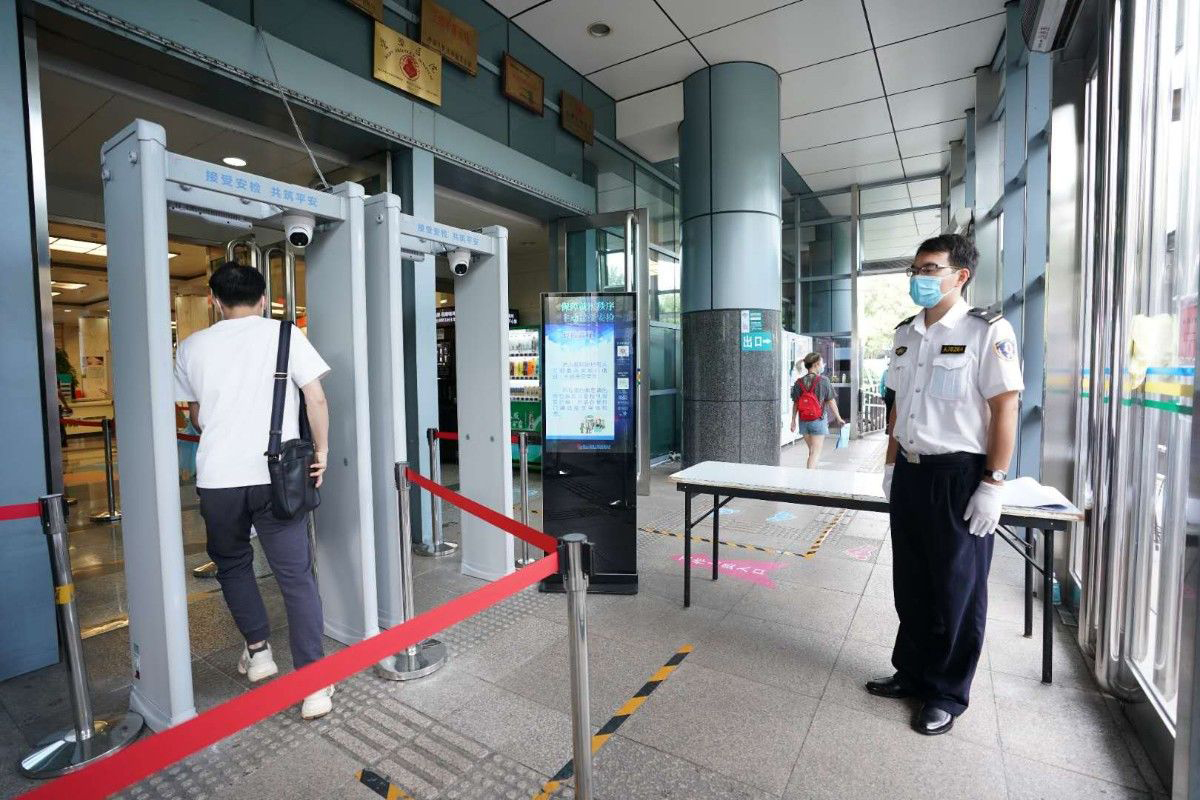 北京友誼醫(yī)院安檢門使用案例