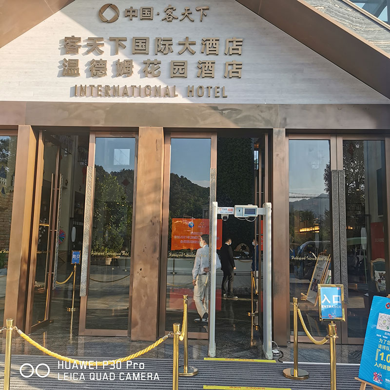 河源客天下防疫點中安諧熱成像測溫安檢門使用案例